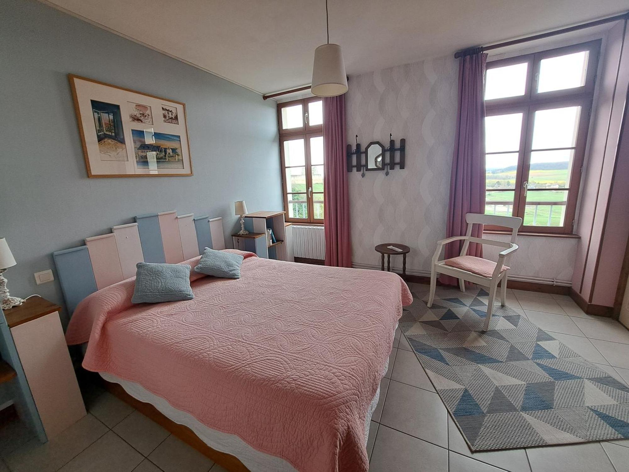 Location A Coucy Le Chateau Екстериор снимка