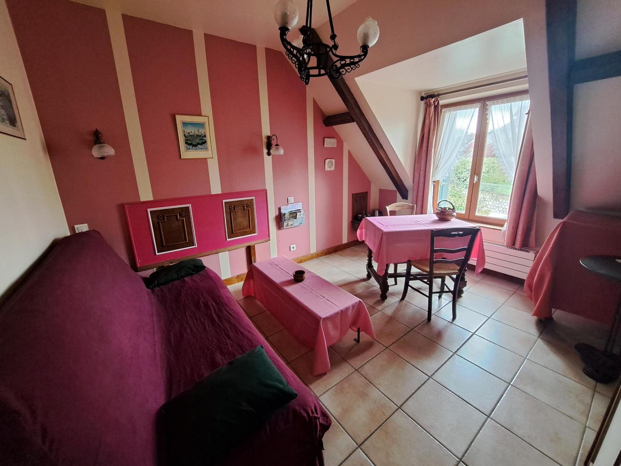 Location A Coucy Le Chateau Екстериор снимка